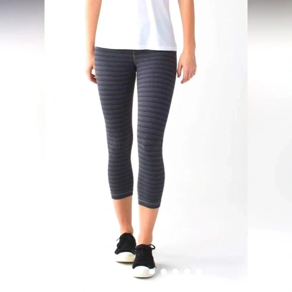 lululemon athletica Pants - Lululemon Wunder Under Crop II grey stripe 4 $88 spring yoga active workout
